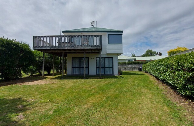 The Lake House - Wharewaka Point Bach