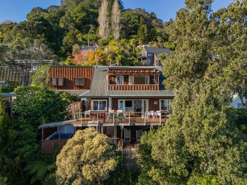 The Mount Paku Bach - Tairua Holiday Home