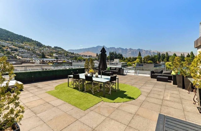 The Shotover CBD Luxury with Incredible Rooftop Terrace
