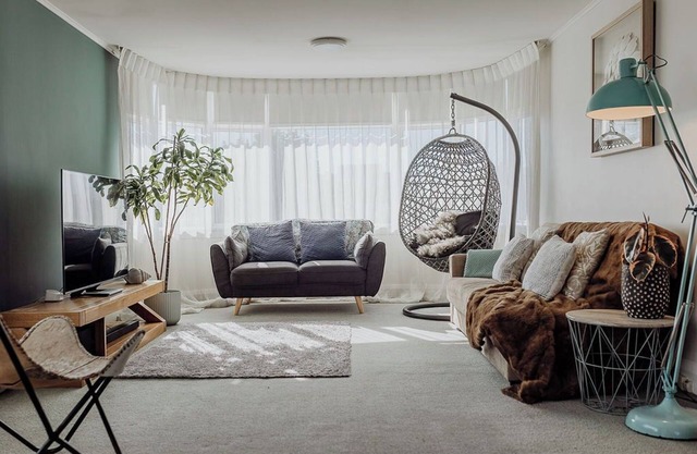 This bungalow is a 2 bedroom(s), 1 bathrooms, located in Hokitika, West Coast.