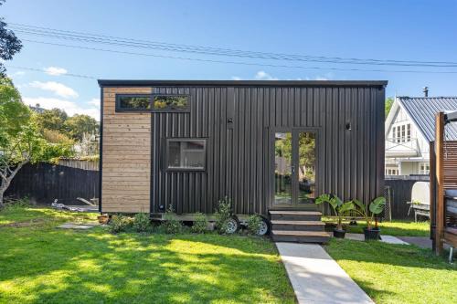 Tiny Home Escape w Sauna and Plunge