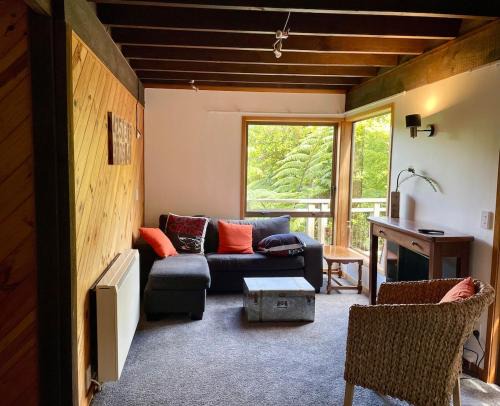 tranquil cosy bush cabin