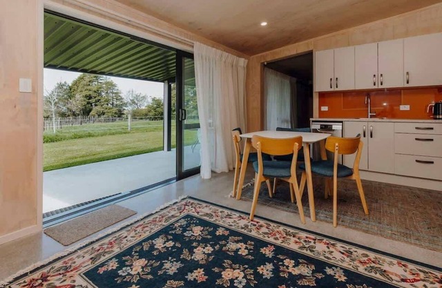 Tremorne Stay King Bed Retreat Inglewood