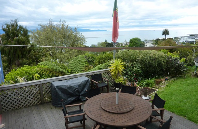 Views, Sun, Outdoor Living & Walk to the Beach!