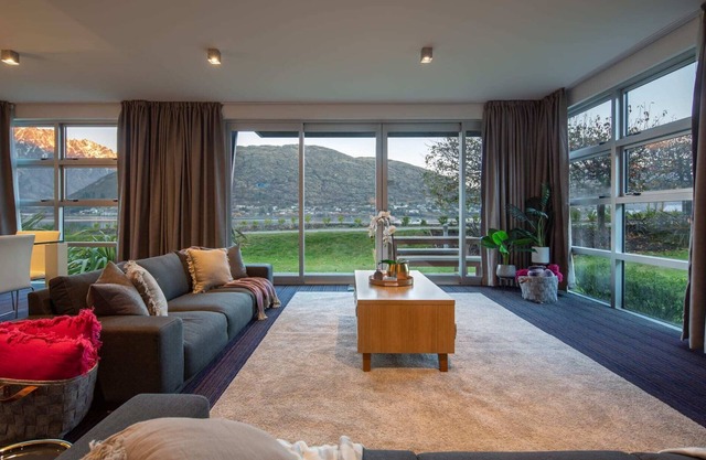 Villa Mantra | Free Parking, A/C, Lake Access