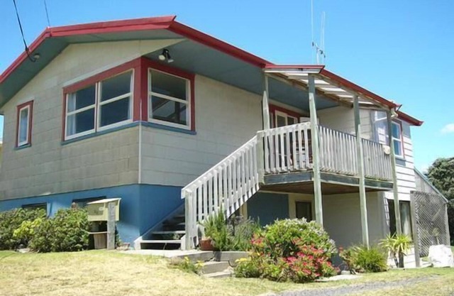 Waihi Beach family bach