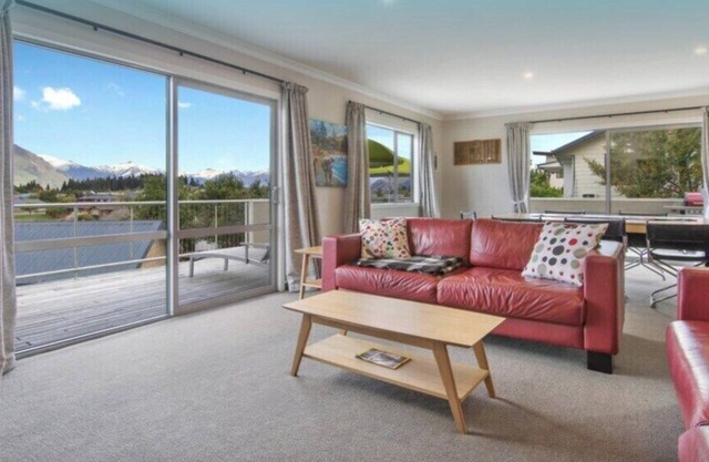 Wanaka 'Mount Iron Edge' with Mountain Views