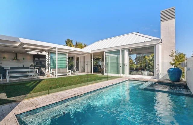 Westmere Luxury | w Pool | by Furnished Rentals