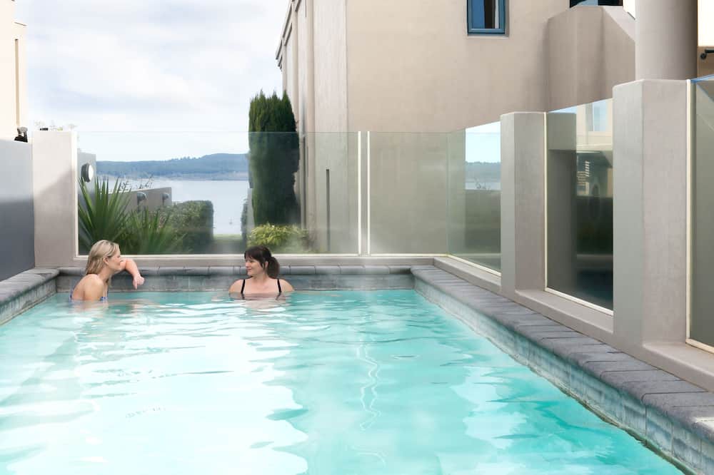 Waipahihi Hotel | Boulevard Waters