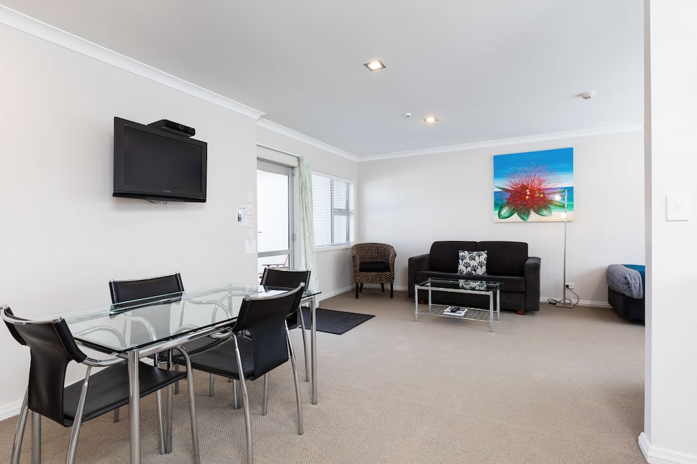 Fitzroy Hotel | Beach Street Motel Apartments