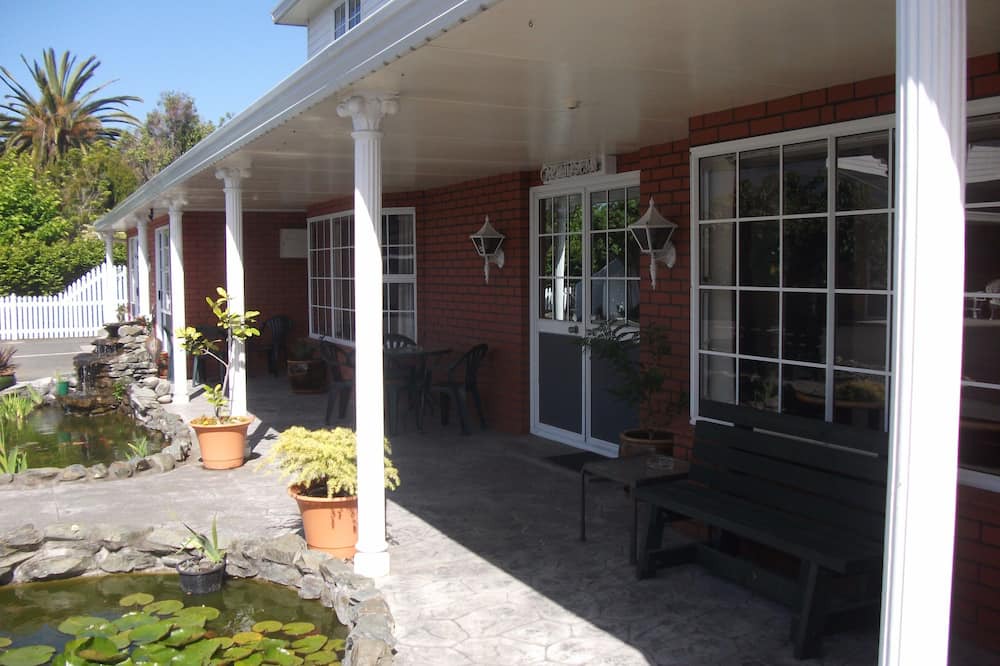 Springlands Hotel | Admirals Motor Lodge