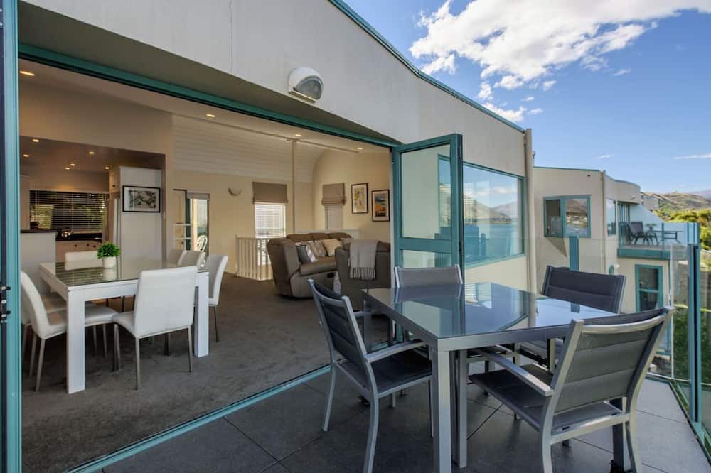 Queenstown Apartment | LAKEFRONT LIVING AT REMARKABLES - EAST