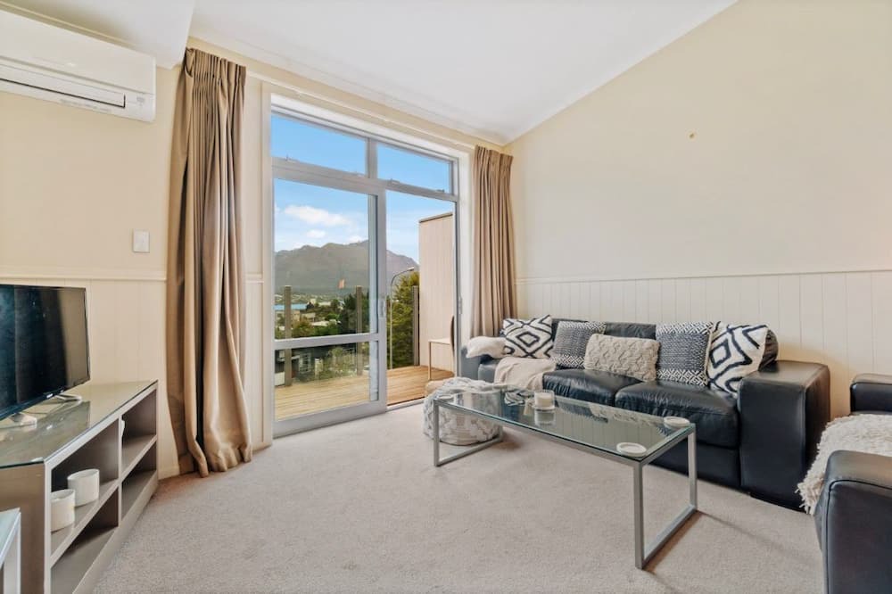 Frankton Apartment | 2-BEDROOM APARTMENT - BEECHWOOD