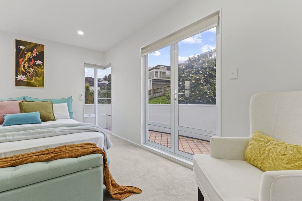 Hillsborough Villa | High-end Modern Villa Spa Pool & Views