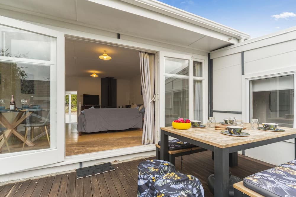 Richmond Heights House | Kererū Lodge – Two Mile Bay Holiday Home