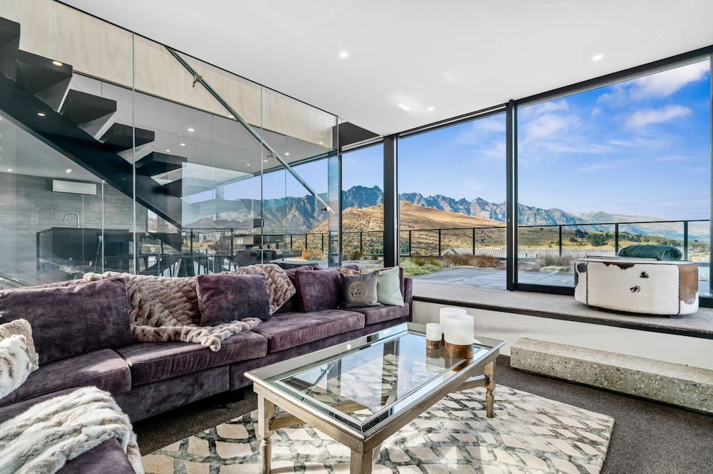 Queenstown Villa | 1 St. Marks