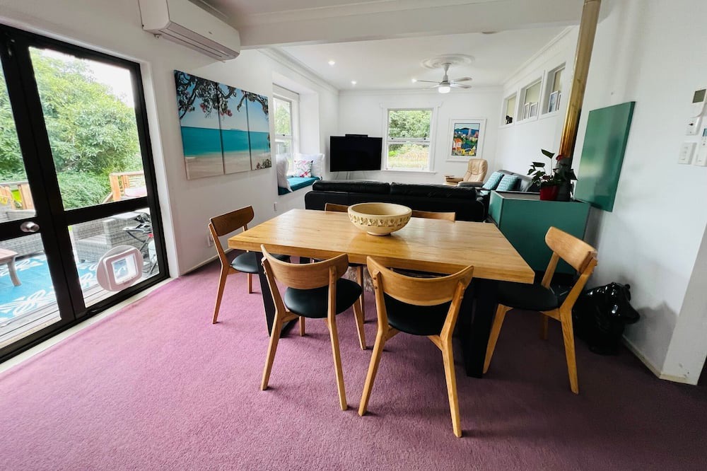 Waitao House | Spacious bungalow set in an avocado orchard.