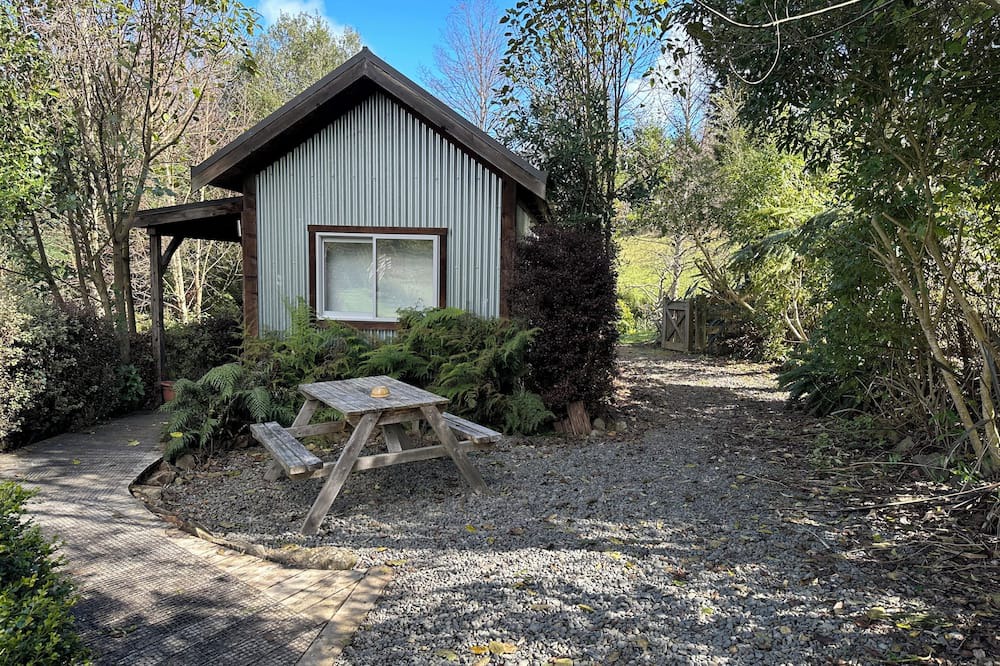 Kimbolton House | Shambhala Cosy Kimbolton Tiny house and gardens