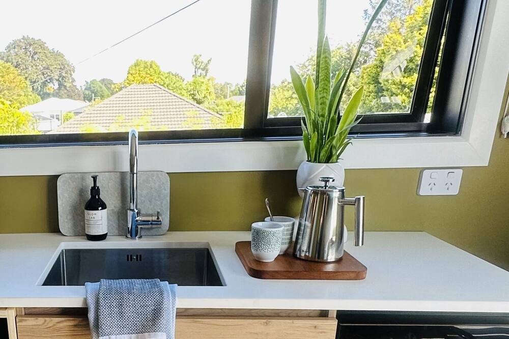 Christchurch Apartment | Studio on tree lined street