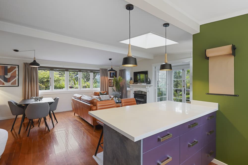 Titirangi Apartment | Tranquil Bush Haven - Gardens - Bayview