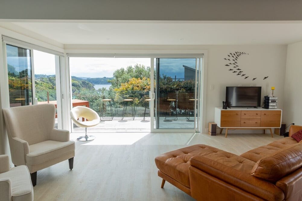 Waiheke Island Villa | The Kingfisher House - Oneroa