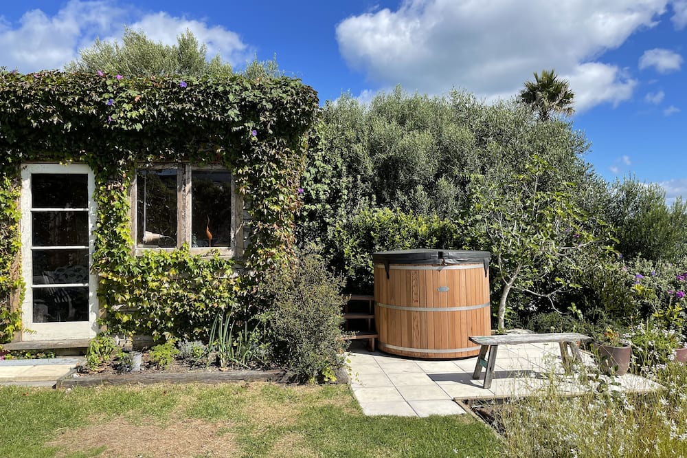 Oneroa House | Private. Sunny. Twin sea views, cedar tub, mediterranean gardens, flat lawns.