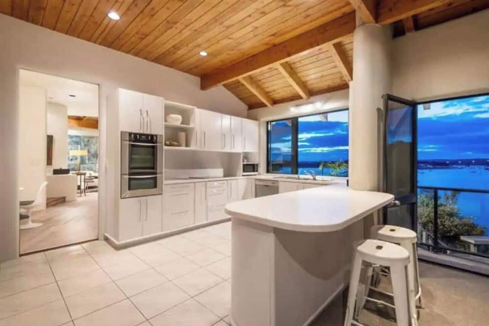Beach Haven House | Iconic Estate -Unique Waterfront Experience