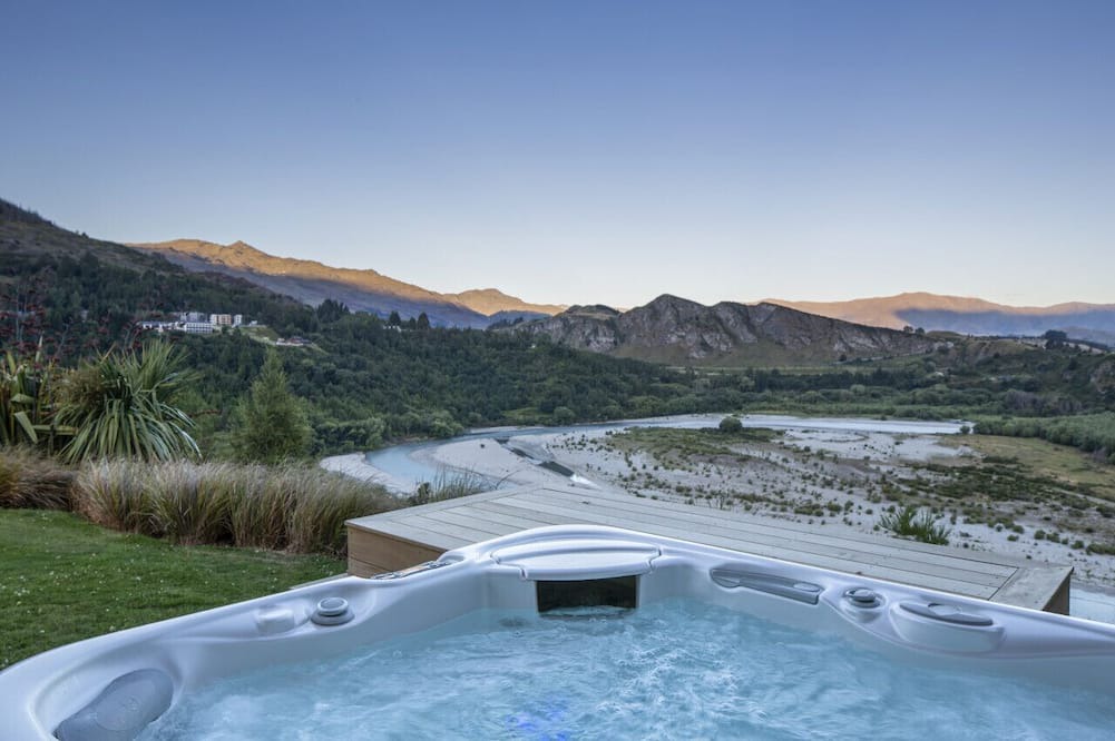 Arthur's Point House | The Point - Villa by the river
