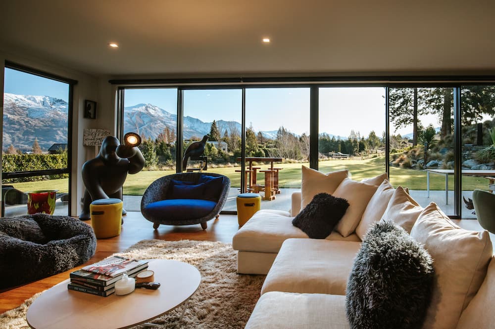 Wanaka House | Mt Roy Terrace - Art House