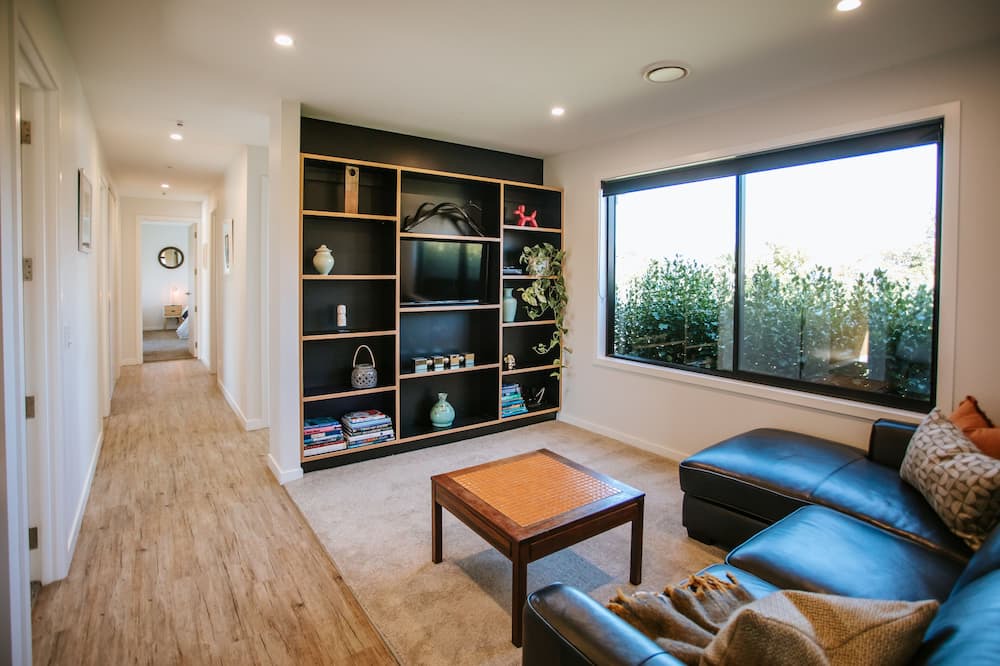 Wanaka House | Minaret Ridge - Family friendly