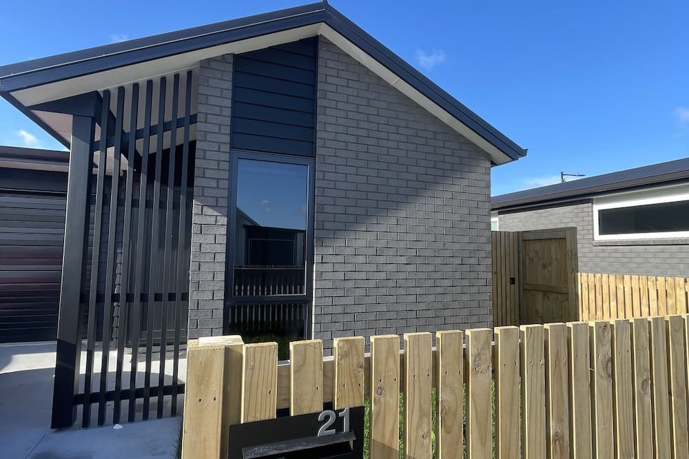 Tauranga House | Welcome to Oioi Holiday Home
