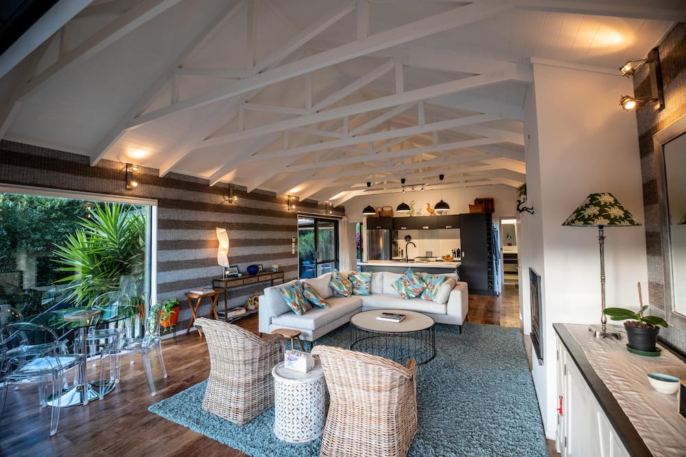 Omiha House | The Pavilion, Ōmiha - Welcome to The Pavilion, Ōmiha, a stunning premium holiday home nestled in the picturesque surroundings of unspoiled Ōmiha, a sanctuary for the island's native birdlife and flora. This exquisite two-bedroom, two-bathroom retreat
