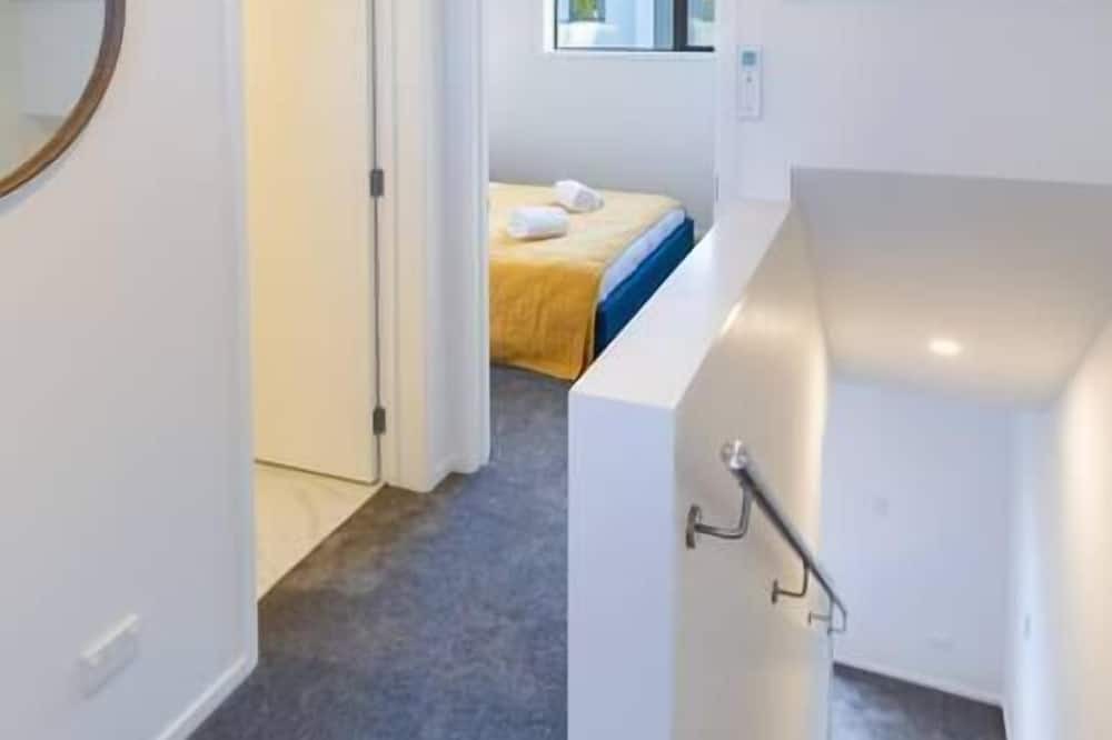 Upper Riccarton House | Urban Park Escape 2 Bed 2 Bath w/Carpark