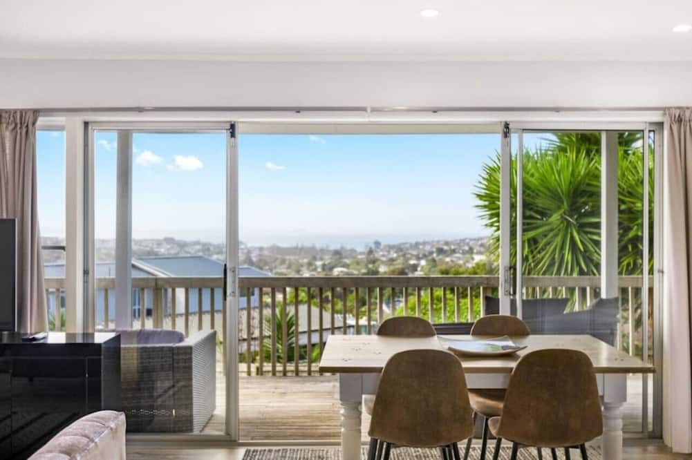 Torbay Apartment | Dan's Torbay Retreat 2 BR with Sea Views