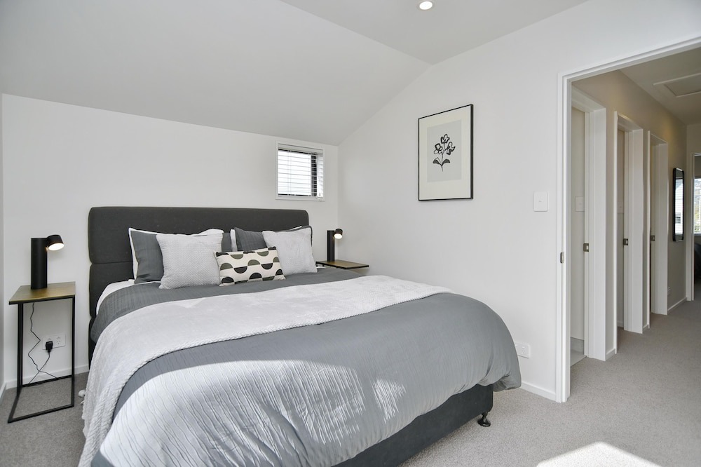 Sydenham House | Āta Haere - Modern, comfortable and funky getaway close to central Christchurch