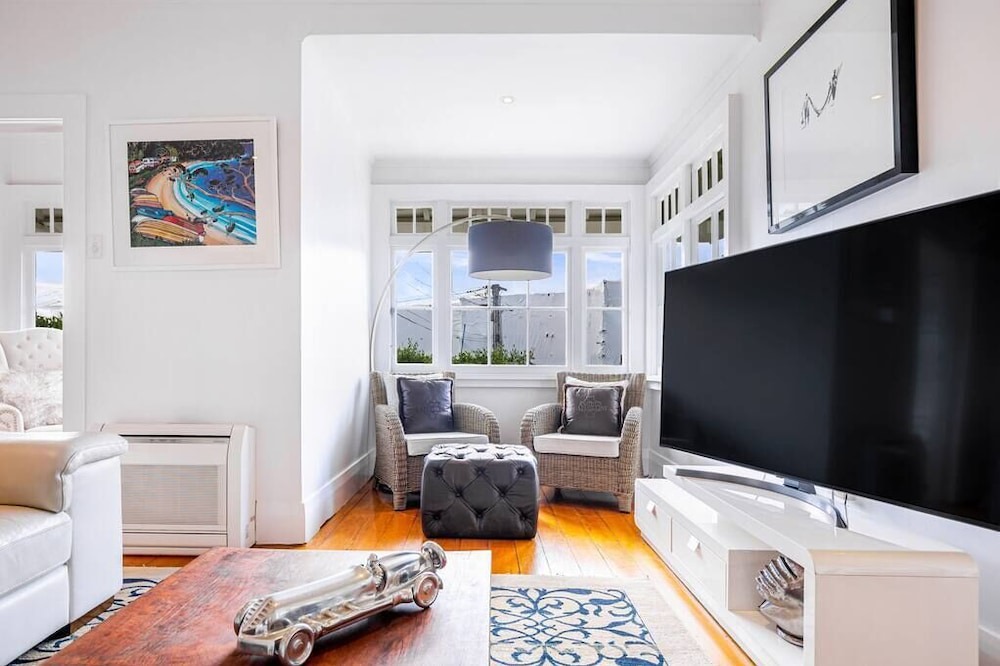 Newton House | Sunny two-bedroom villa