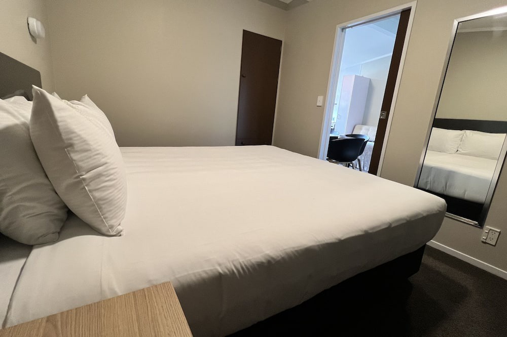 Westshore Hotel | Marineland Motel