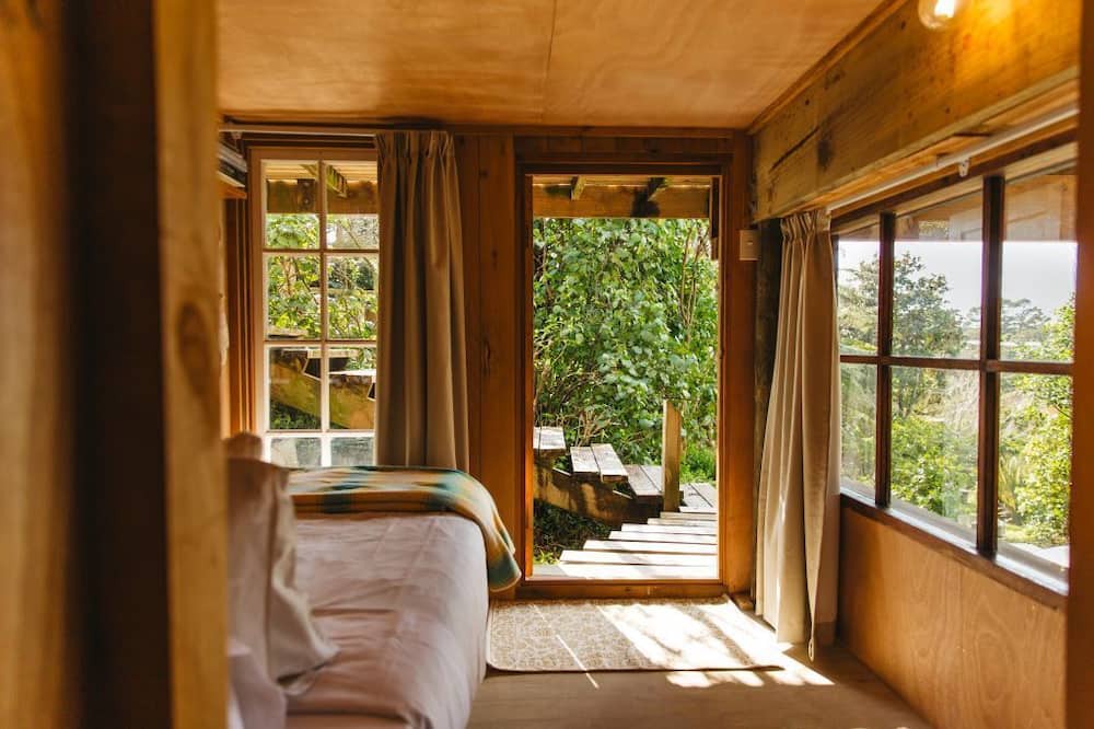 Omata Apartment | Charming Hideaway in the Heart of Oakura