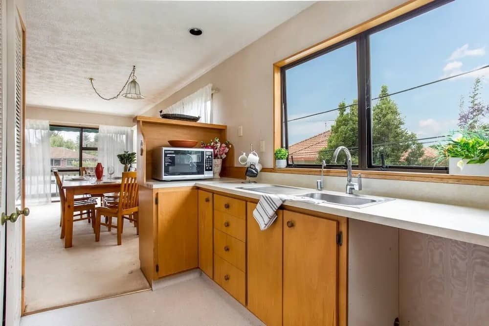 Epsom House | Prime Location! 4BR Sunny Character Home Near CBD