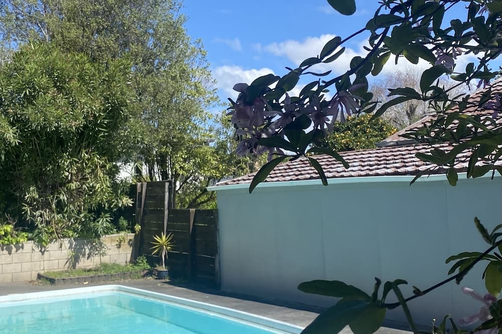 Havelock North House | Havelock Hideaway - A relaxing holiday home with a pool!
