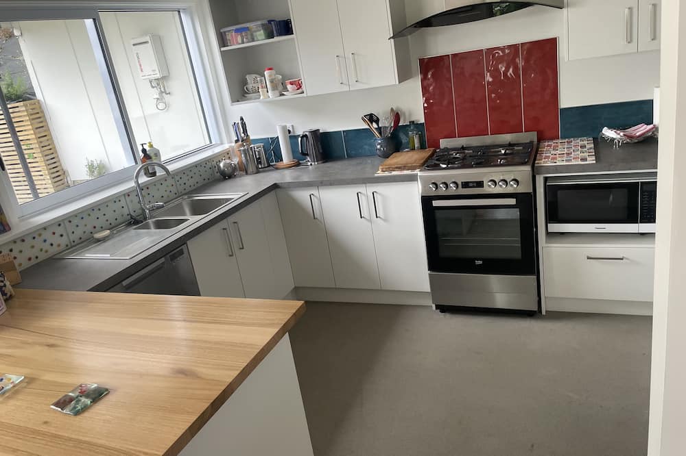 Whanganui House | Great views close to the centre of town