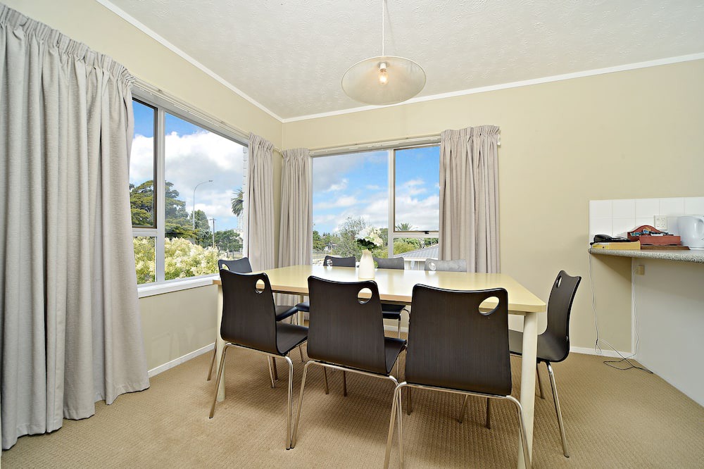 Takapuna Hotel | Takapuna Motor Lodge