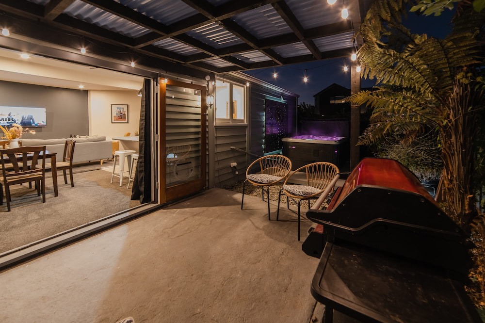 Christchurch Cottage | Peaceful City Cottage + HOT TUB