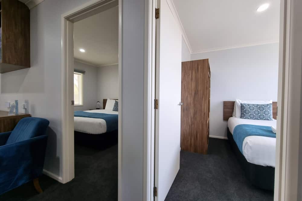 Stratford Hotel | Antonio Mews Motel