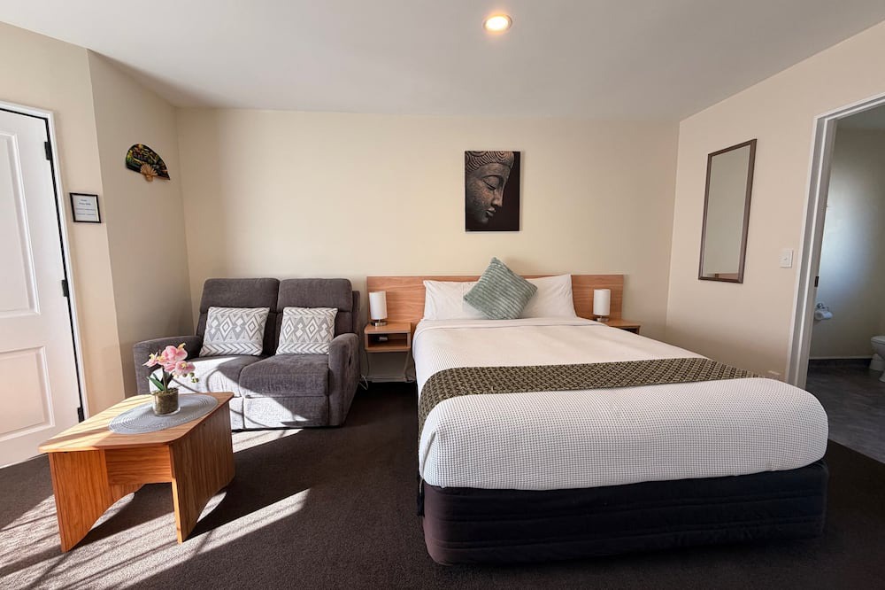 Tahunanui Hotel | Tudor Lodge Motel