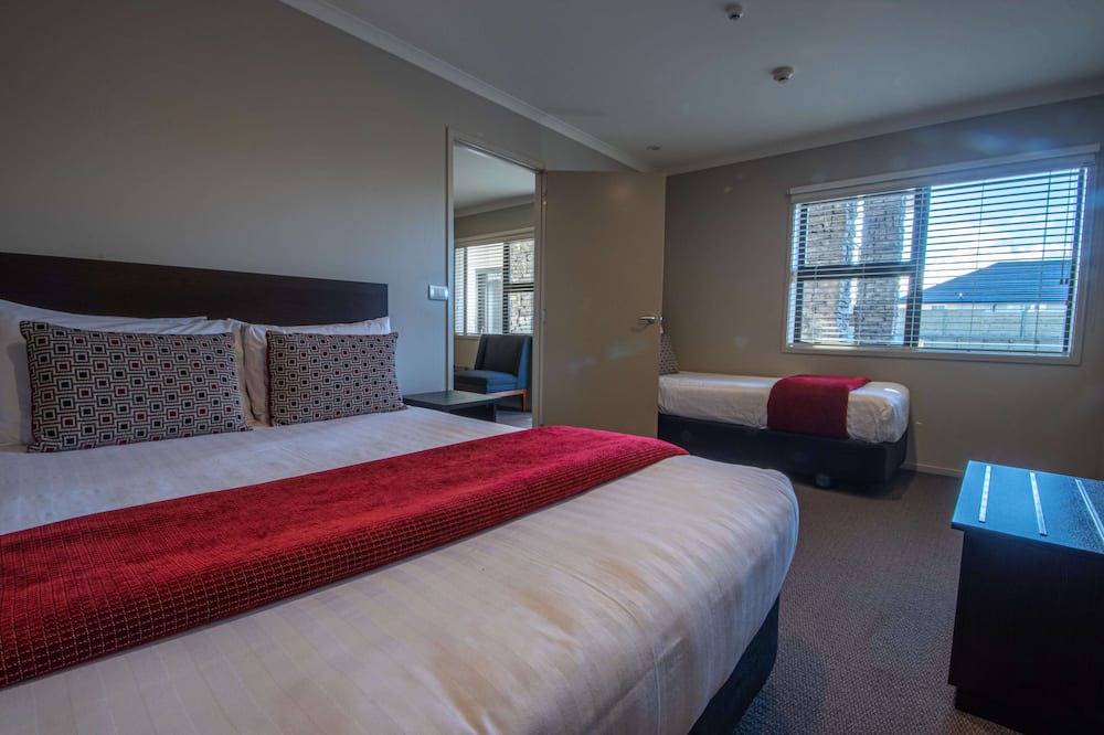 Stratford Hotel | Amity Court Motel