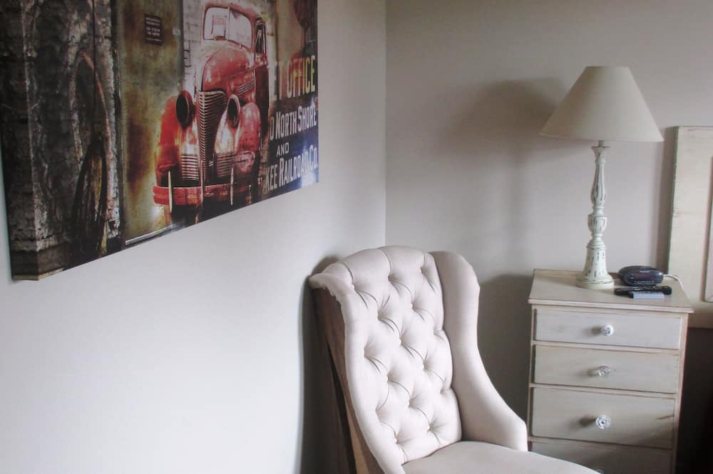 Piopio Hotel | Fat Owl Motel, Bar & Eatery
