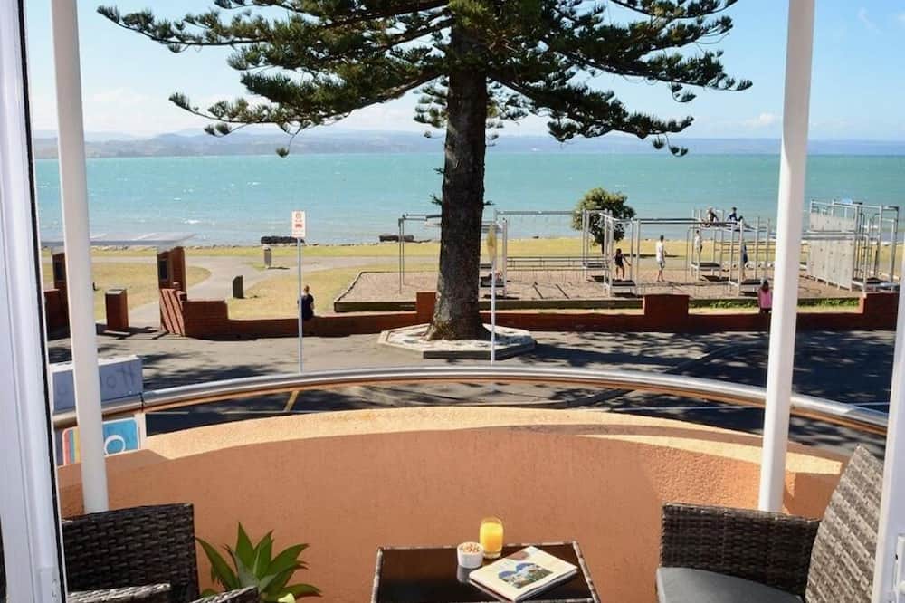 Ahuriri House | Barrons on the Beach