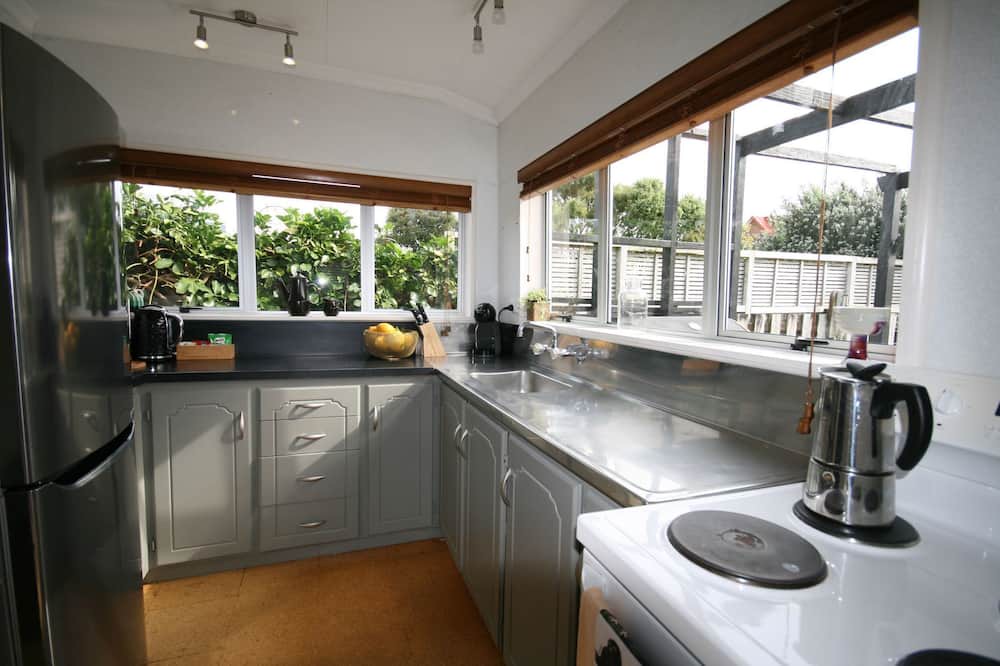 New Plymouth House | Kingwell Cottage - New Plymouth Holiday Home