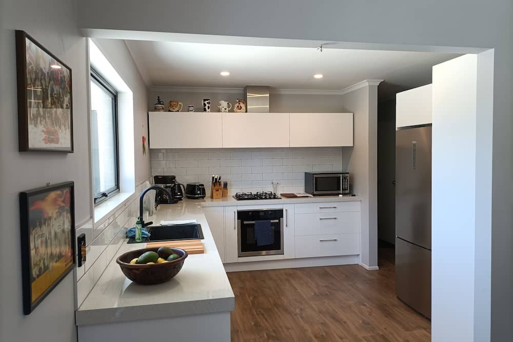 Taradale House | Bodie's Abode - Close to The Mission Winery in Greenmeadows